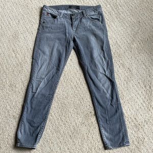 Hudson Stone Grey Collin Mid-rise Skinny Jean in Stone Wash Grey. 27